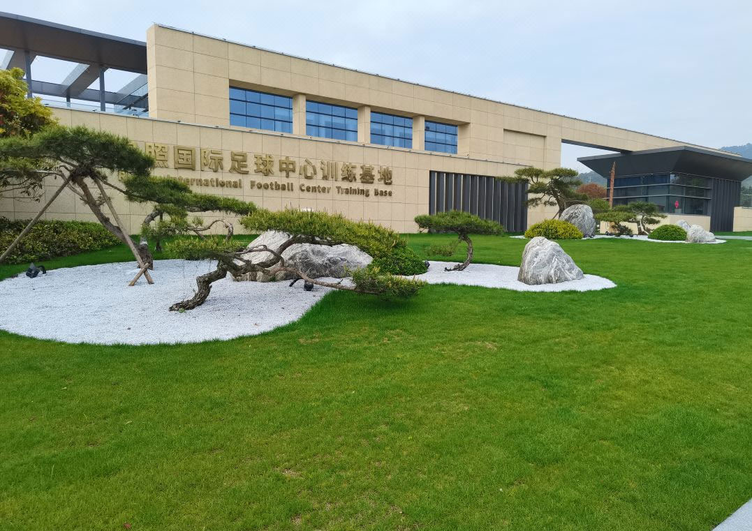 日照兴业足球主题酒店-青岛哪家拓展公司安全保障完善|青岛拓展训练公司排名前十口碑对比|青岛专业拓展训练服务-青岛众行远管理咨询